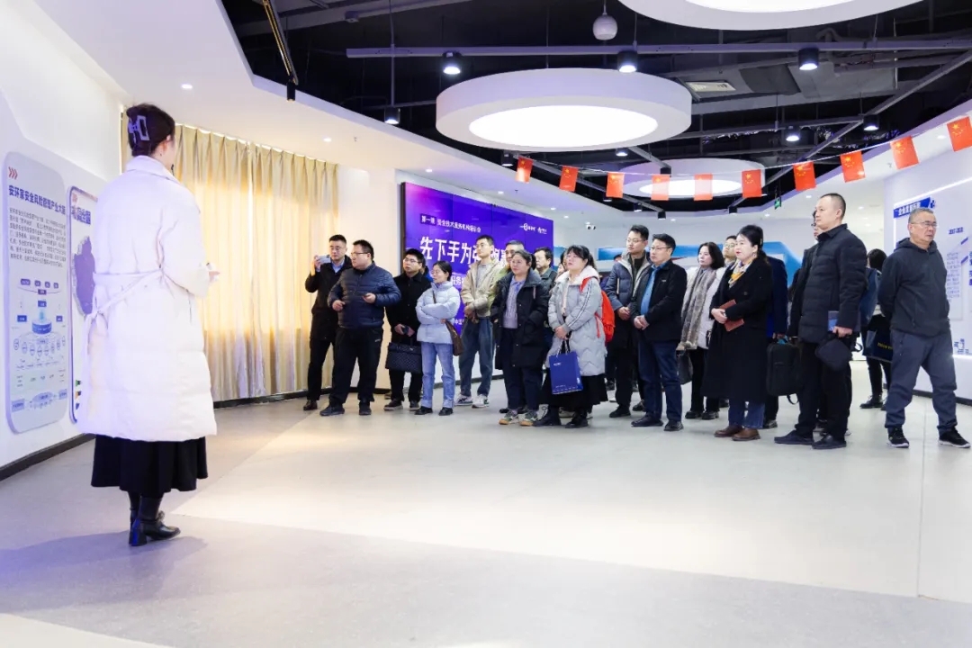 2025香港正版资料免费看,探索香港，正版资料的免费获取与未来发展展望（2025年视角）