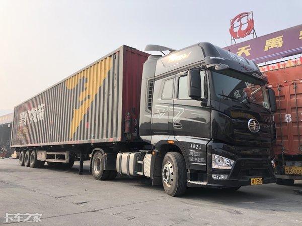 4x2最新版牵引车,最新4x2牵引车，性能卓越，引领未来物流运输新潮流